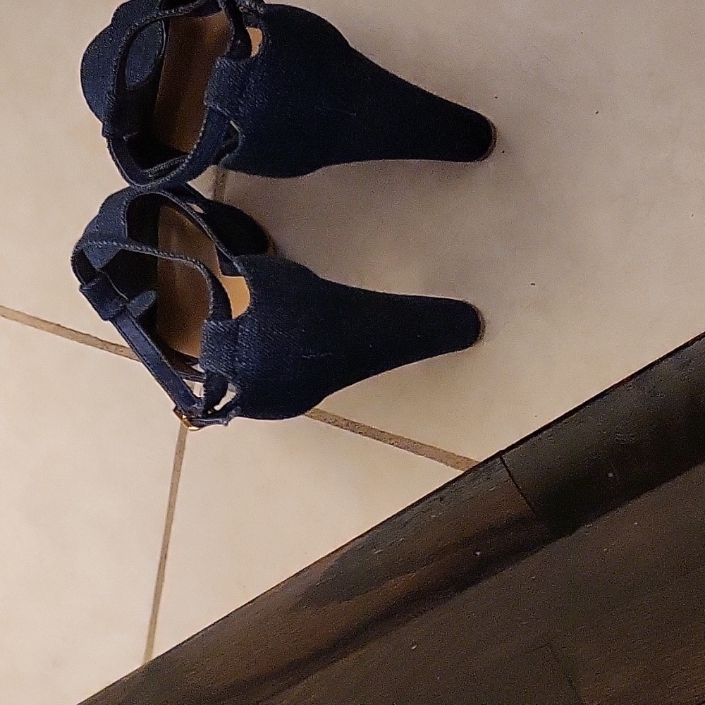 Shoes - Picture 3 of 4